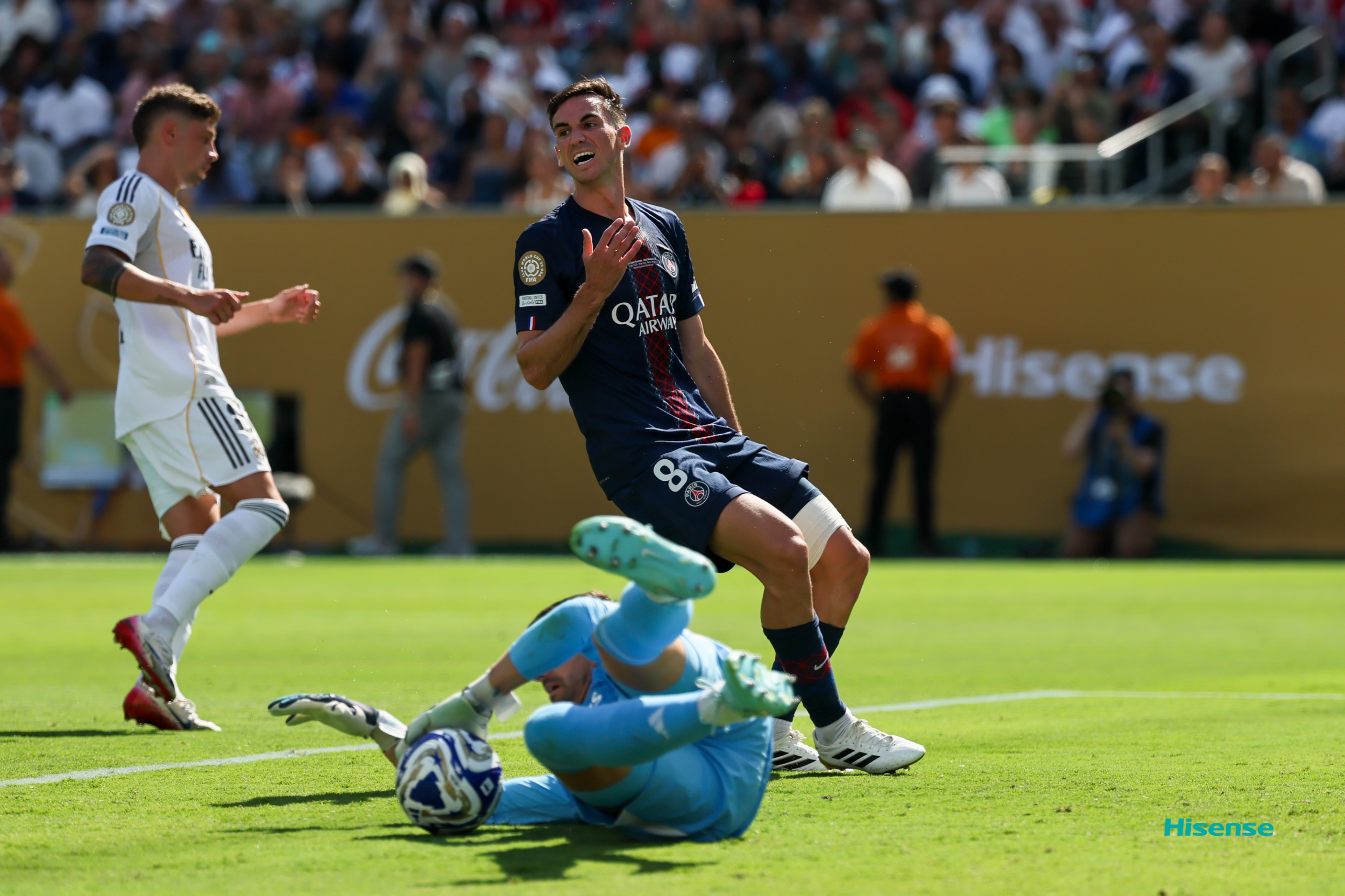 爱游戏体育里程碑夜！圣安东尼奥马刺单刀错失，荷甲窗口期刷纪录，球迷炸锅，球队文化再被提及的简单介绍