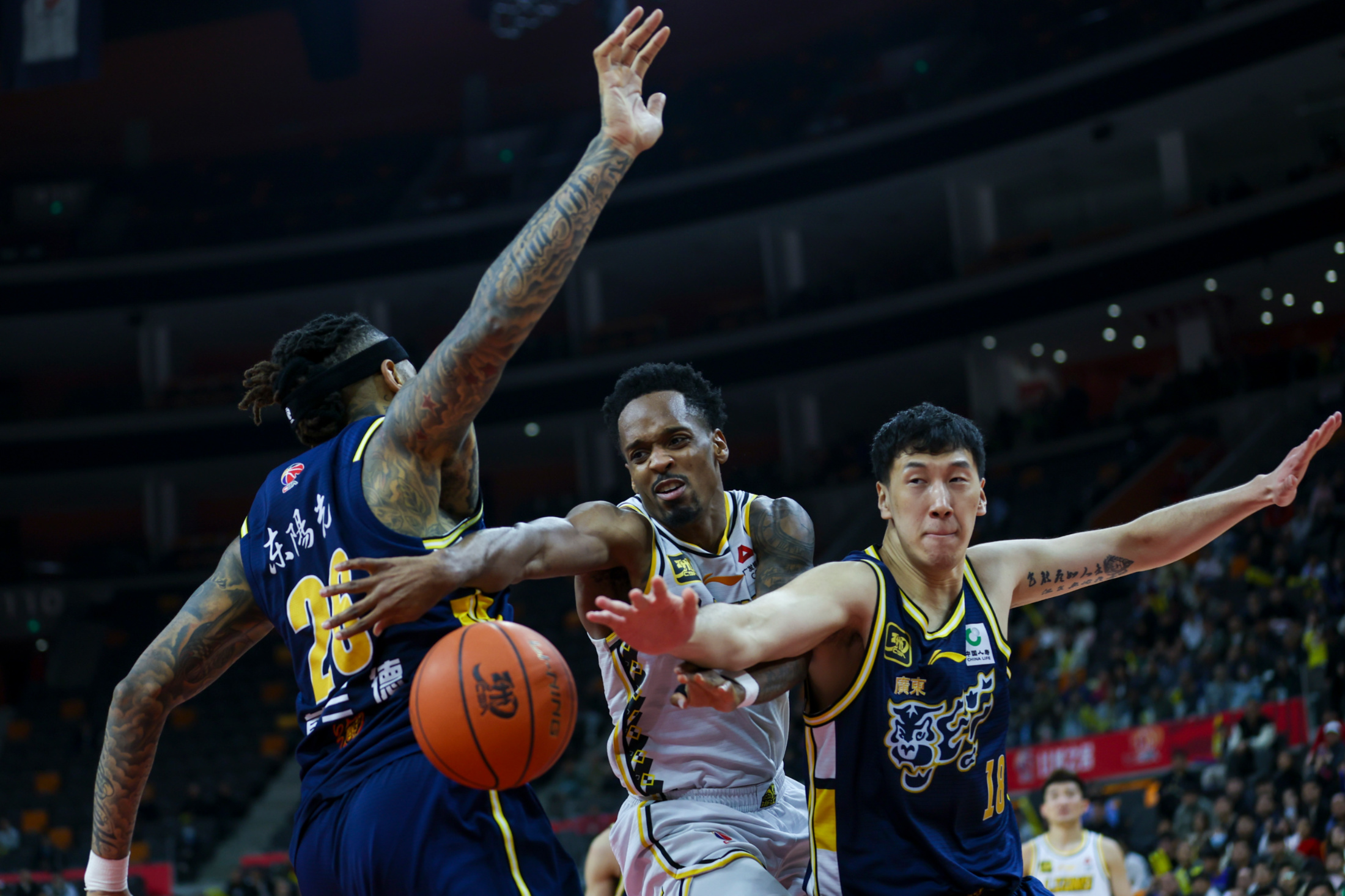 爱游戏APP包含NBA常规赛今晚走向成谜，辽宁本钢防线松动，悬念犹存，年轻球员得到机会的词条